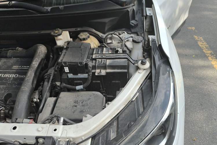 Used Chevrolet Equinox 2019 535T Automatic Chijie Edition China VI Engine Bay Left