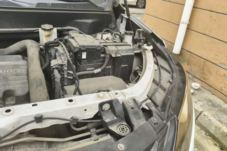 Used Chevrolet Equinox 2019 535T Automatic YuJie Edition China VI Engine Bay Left