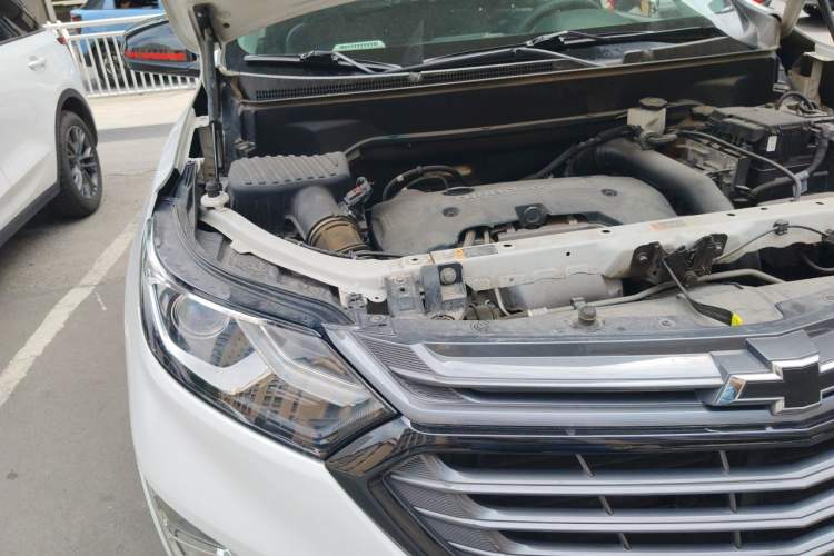 Used Chevrolet Equinox 2019 Redline 550T Automatic All-Wheel-Drive RS Model China VI Standard Engine Bay Right