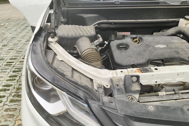 Used Chevrolet Equinox 2019 535T Automatic YuJie Edition China VI Engine Bay Right