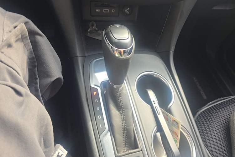 Used Chevrolet Equinox 2019 535T Automatic YuJie Edition China VI Gear Lever