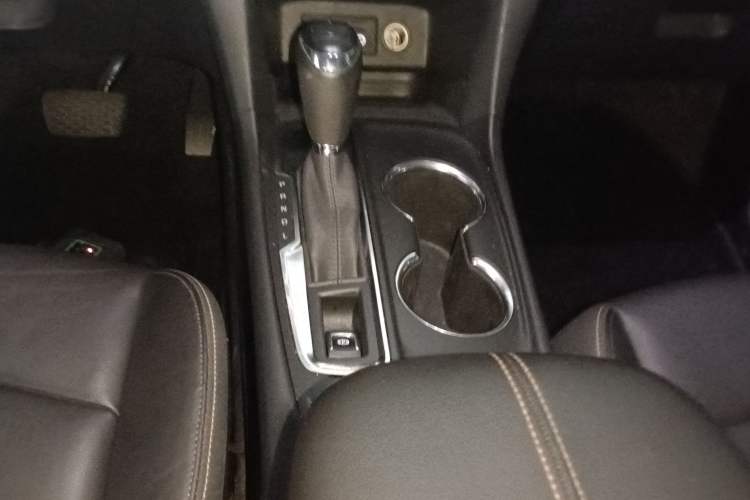 Used Chevrolet Equinox 2019 535T Automatic YuJie Edition China VI Gear Lever