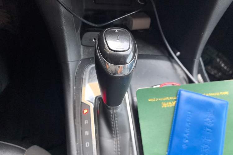 Used Chevrolet Equinox 2019 535T Automatic YuJie Edition China VI Gear Lever