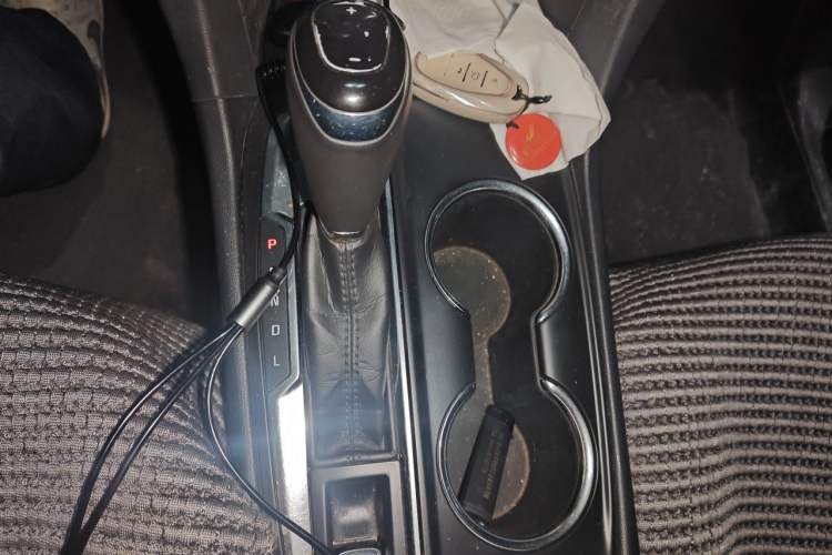 Used Chevrolet Equinox 2019 535T Automatic YuJie Edition China VI Gear Lever
