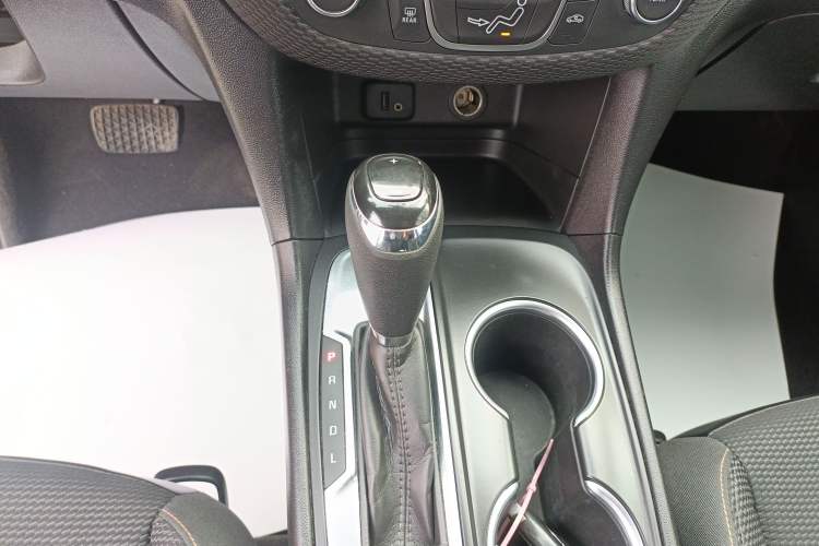 Used Chevrolet Equinox 2019 535T Automatic Lingjie Edition China VI Standard Gear Lever