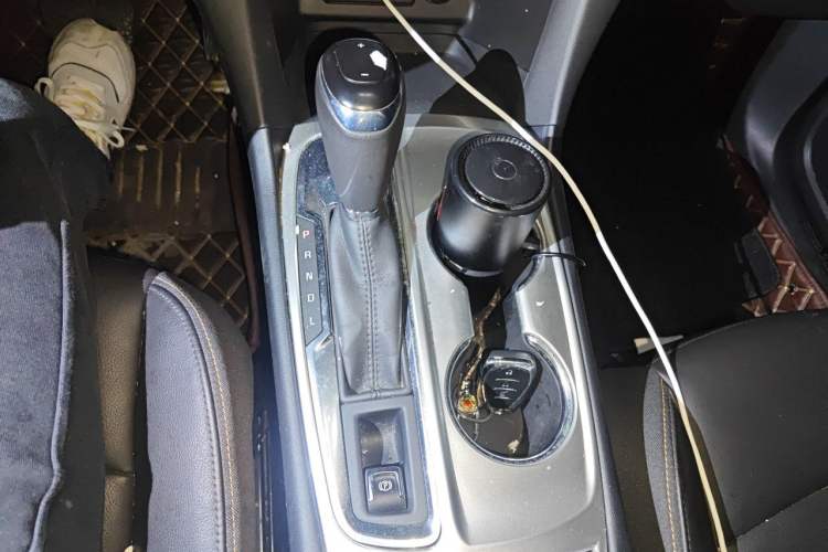 Used Chevrolet Equinox 2019 535T Automatic YuJie Edition China VI Gear Lever
