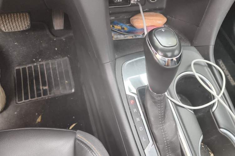 Used Chevrolet Equinox 2019 535T Automatic YuJie Edition China VI Gear Lever