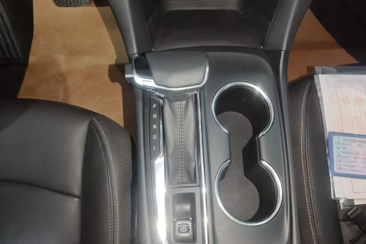 Used Chevrolet Equinox 2019 535T Automatic YuJie Edition China VI Gear Lever