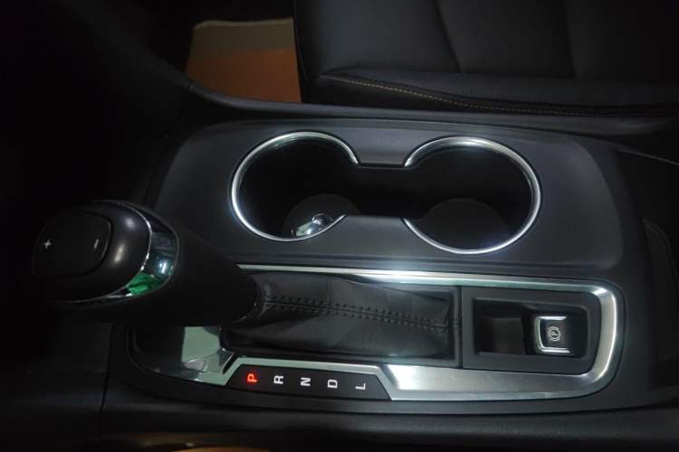 Used Chevrolet Equinox 2019 535T Automatic YuJie Edition China VI Gear Lever