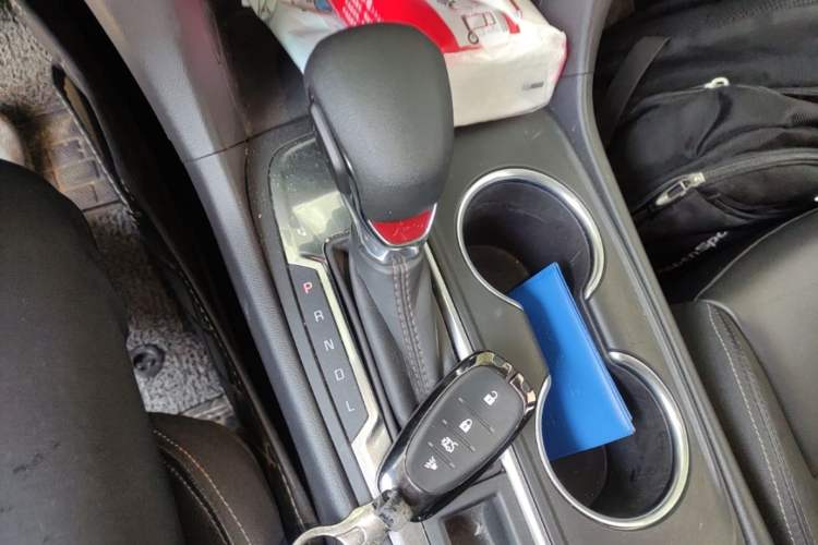 Used Chevrolet Equinox 2019 535T Automatic YuJie Edition China VI Gear Lever