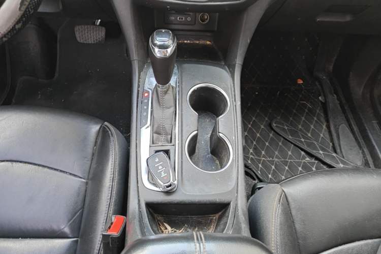 Used Chevrolet Equinox 2019 535T Automatic YuJie Edition China VI Gear Lever