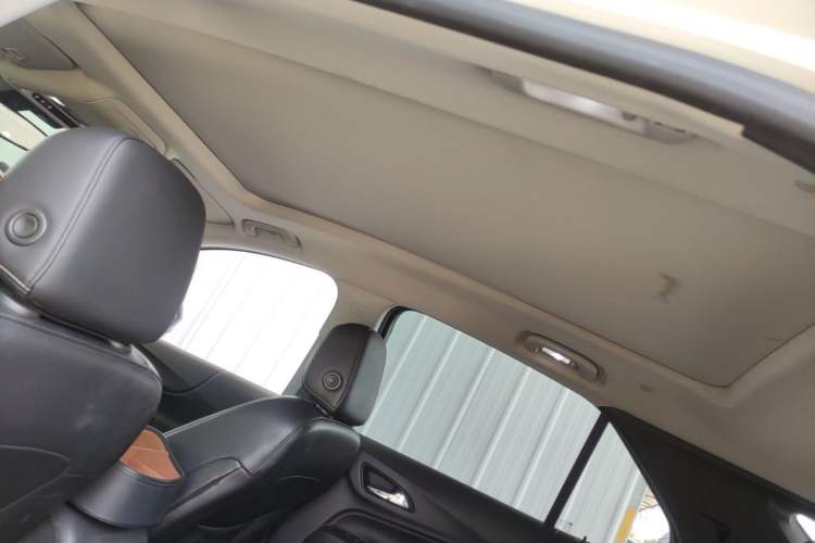 Used Chevrolet Equinox 2019 535T Automatic YuJie Edition China VI Headliner