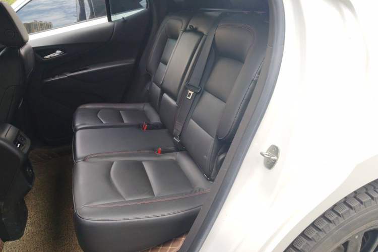 Used Chevrolet Equinox 2019 Redline 550T Automatic All-Wheel-Drive RS Model China VI Standard Left Rear Seat