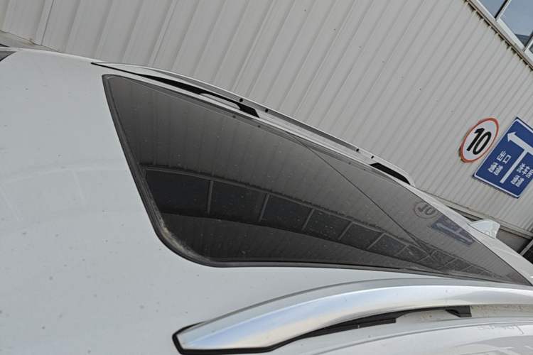Used Chevrolet Equinox 2019 535T Automatic YuJie Edition China VI Roof
