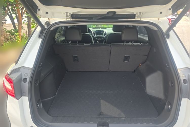 Used Chevrolet Equinox 2019 535T Automatic YuJie Edition China VI Trunk