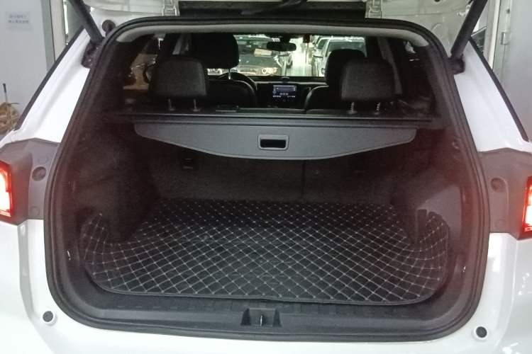Used Chevrolet Equinox 2019 535T Automatic YuJie Edition China VI Trunk