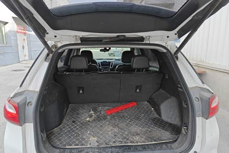 Used Chevrolet Equinox 2019 535T Automatic YuJie Edition China VI Trunk