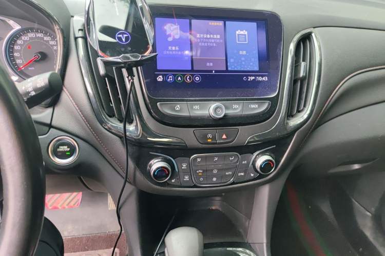 Used Chevrolet Equinox 2021 550T RS Smart Boundary-Pushing Edition Audio And AC Panel