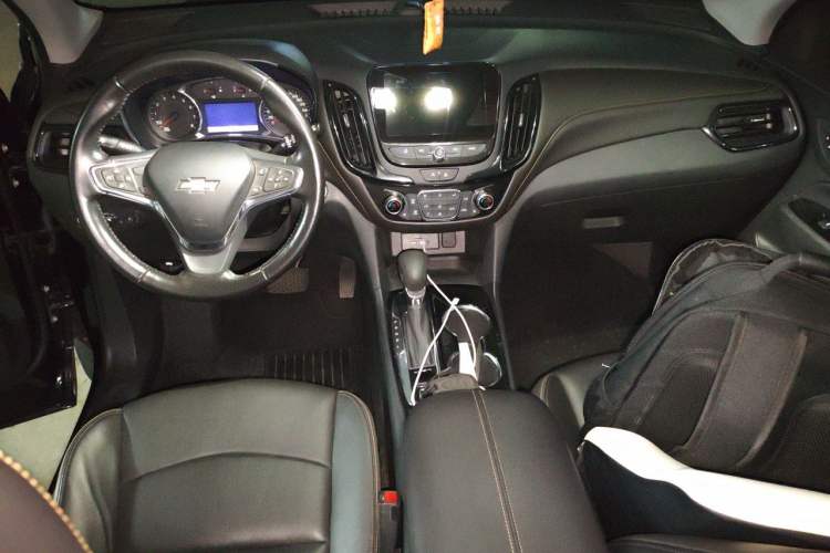 Used Chevrolet Equinox 2021 535T Yujie Edition Center Console