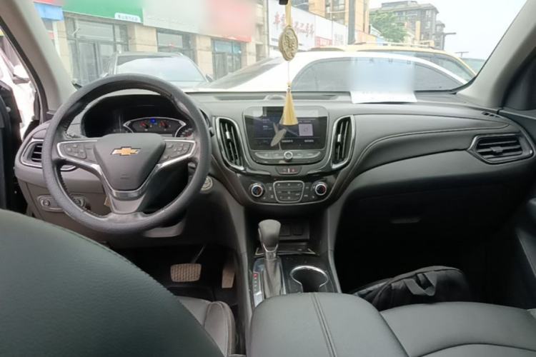 Used Chevrolet Equinox 2021 535T Yujie Edition Center Console