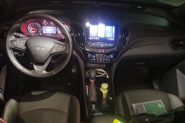 Used Chevrolet Equinox 2021 550T RS Smart Boundary-Pushing Edition Center Console