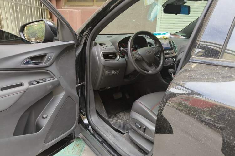 Used Chevrolet Equinox 2021 550T RS Smart Boundary-Pushing Edition Driver Seat