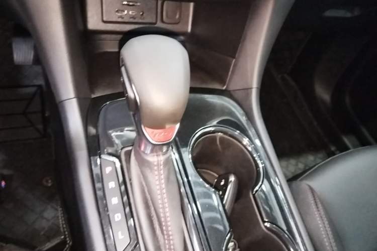 Used Chevrolet Equinox 2021 550T RS Smart Boundary-Pushing Edition Gear Lever