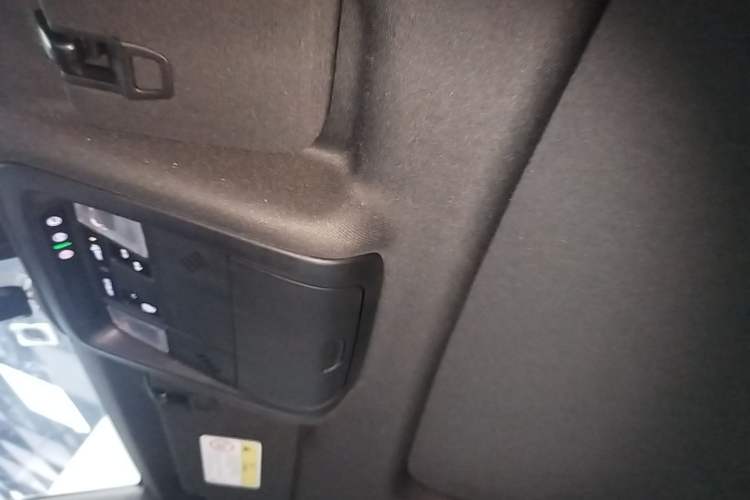 Used Chevrolet Equinox 2021 550T RS Smart Boundary-Pushing Edition Headliner