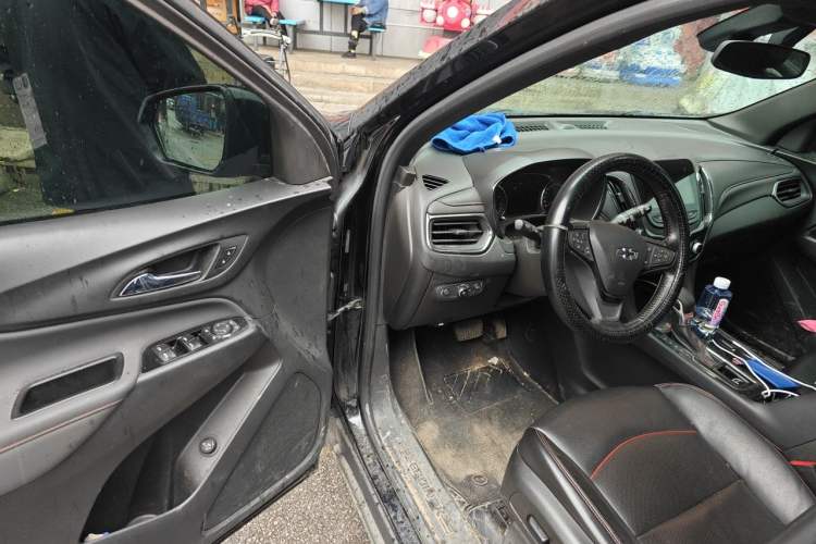 Used Chevrolet Equinox 2021 550T RS Smart Boundary-Pushing Edition Interior 3