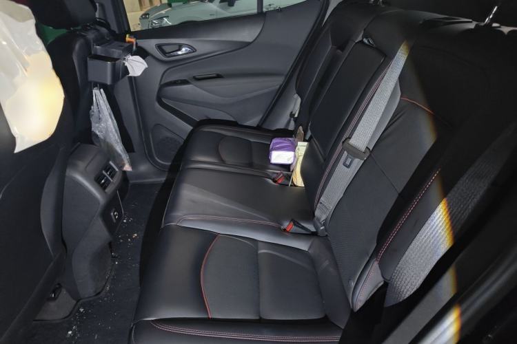 Used Chevrolet Equinox 2021 550T RS Smart Boundary-Pushing Edition Left Rear Seat