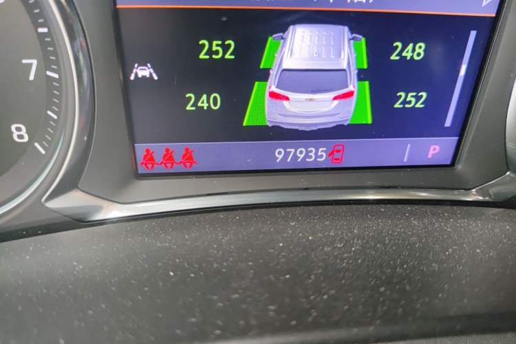Used Chevrolet Equinox 2021 550T RS Smart Boundary-Pushing Edition Odometer Close Up