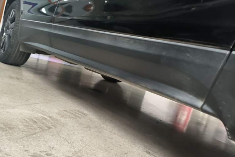 Used Chevrolet Equinox 2021 550T RS Smart Boundary-Pushing Edition Right Side Sill