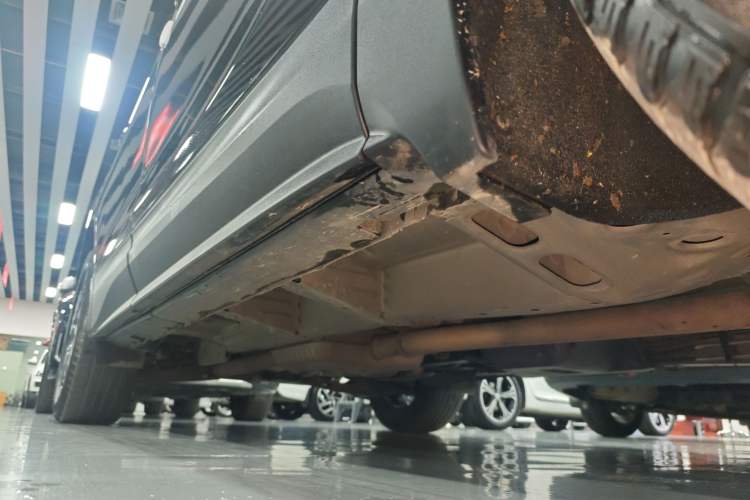 Used Chevrolet Equinox 2021 550T RS Smart Boundary-Pushing Edition Right Side Sill