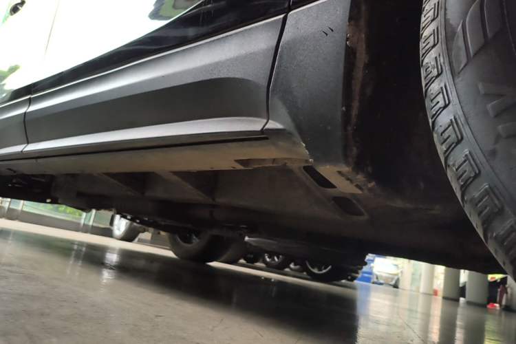 Used Chevrolet Equinox 2021 550T RS Smart Boundary-Pushing Edition Right Side Sill