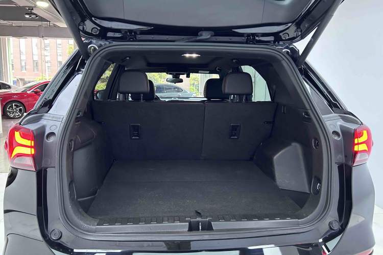 Used Chevrolet Equinox 2021 550T RS Smart Boundary-Pushing Edition Trunk