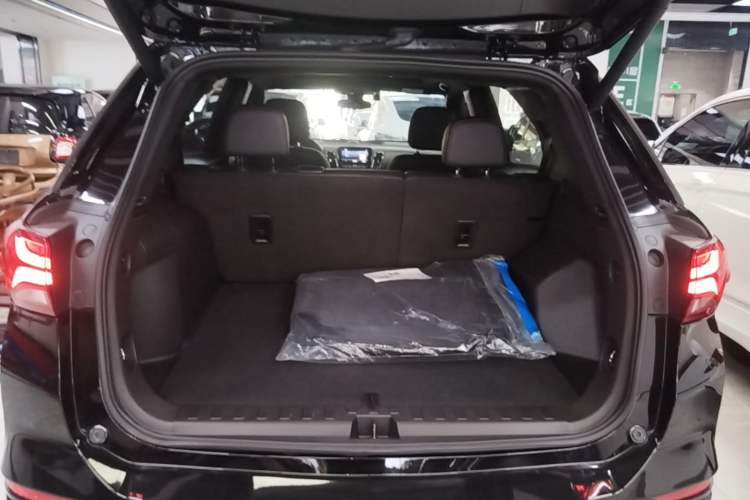 Used Chevrolet Equinox 2021 550T RS Smart Boundary-Pushing Edition Trunk
