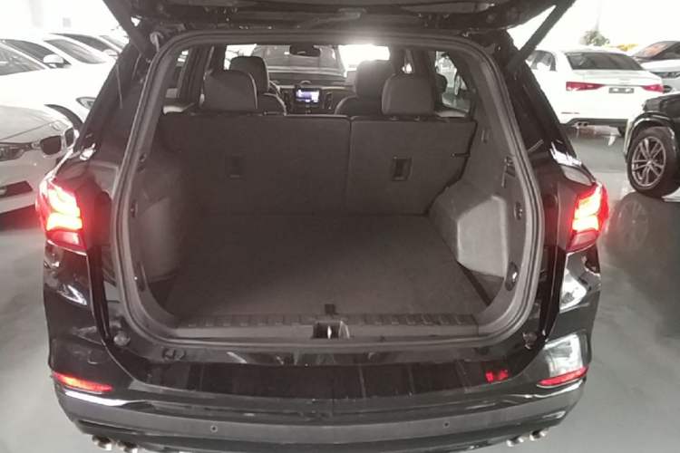 Used Chevrolet Equinox 2021 550T RS Four-Wheel Drive Intelligent Guardian Edition Trunk