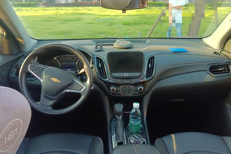 Used Chevrolet Equinox 2021 535T Yujie Edition Center Console
