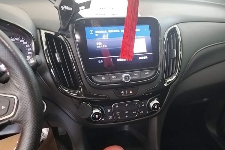 Used Chevrolet Equinox 2021 550T RS Smart Boundary-Pushing Edition Audio And AC Panel