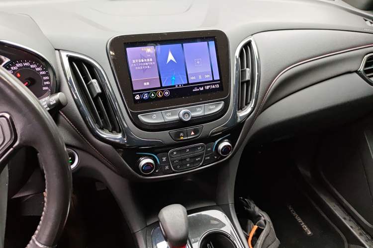 Used Chevrolet Equinox 2021 550T RS Smart Boundary-Pushing Edition Audio And AC Panel