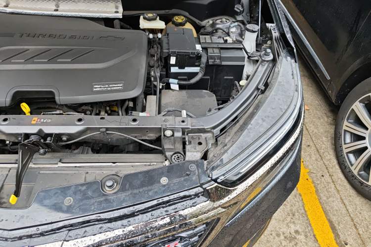 Used Chevrolet Equinox 2021 550T RS Smart Boundary-Pushing Edition Engine Bay Left