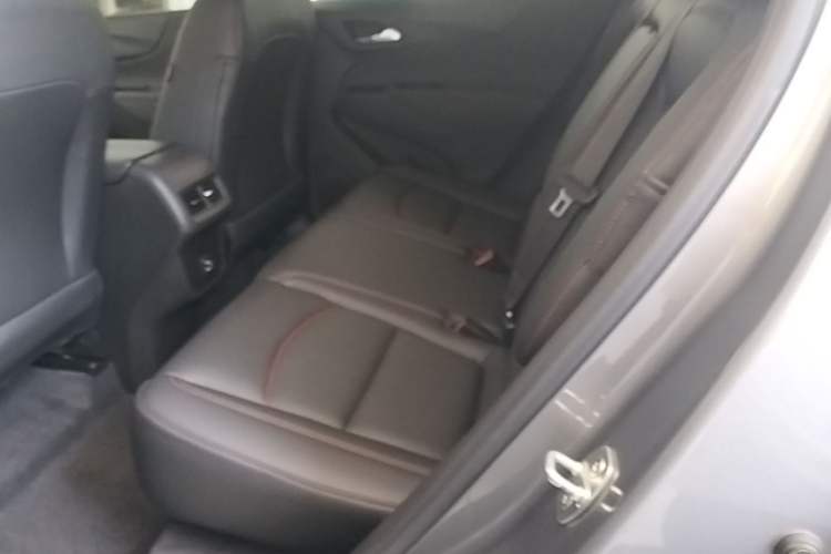 Used Chevrolet Equinox 2021 550T RS Smart Boundary-Pushing Edition Left Rear Seat
