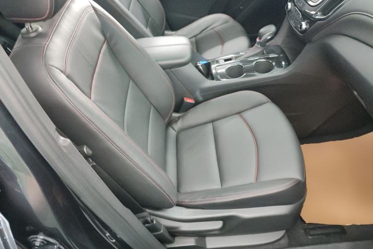Used Chevrolet Equinox 2021 550T RS Smart Boundary-Pushing Edition Right Front Seat