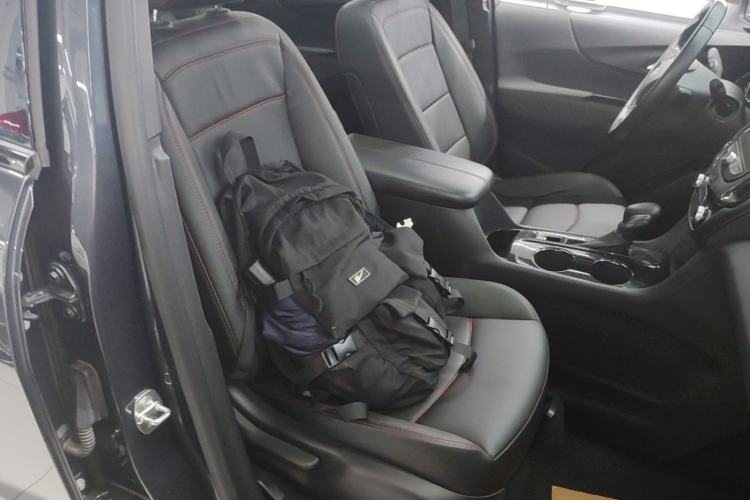 Used Chevrolet Equinox 2021 550T RS Smart Boundary-Pushing Edition Right Front Seat