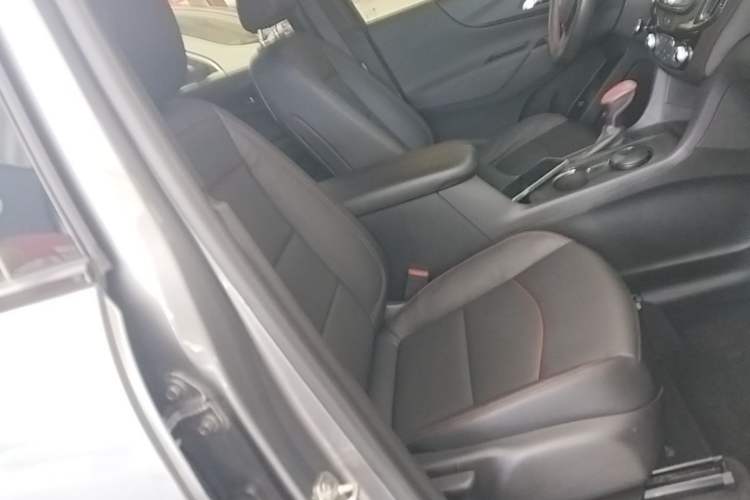 Used Chevrolet Equinox 2021 550T RS Smart Boundary-Pushing Edition Right Front Seat