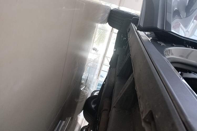 Used Chevrolet Equinox 2021 550T RS Smart Boundary-Pushing Edition Right Side Sill