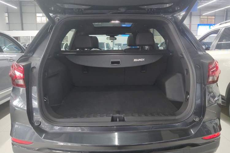 Used Chevrolet Equinox 2021 550T RS Smart Boundary-Pushing Edition Trunk