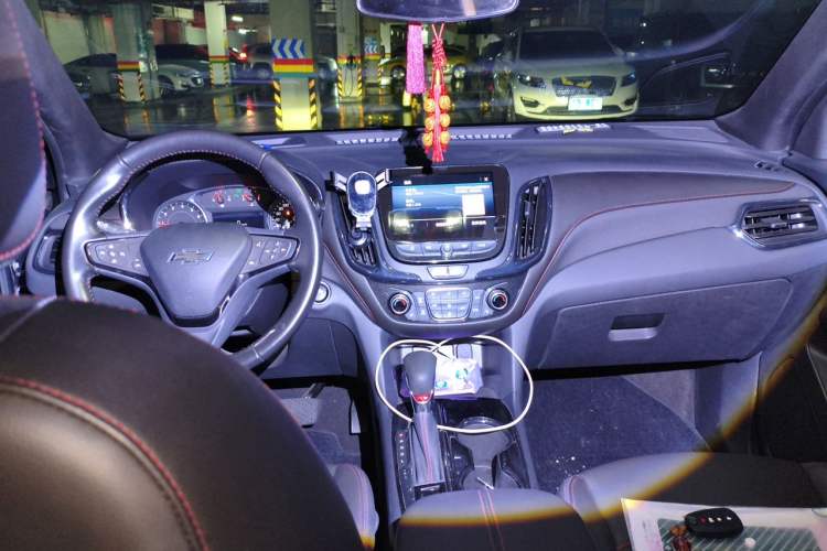 Used Chevrolet Equinox 2021 550T RS Smart Boundary-Pushing Edition Center Console