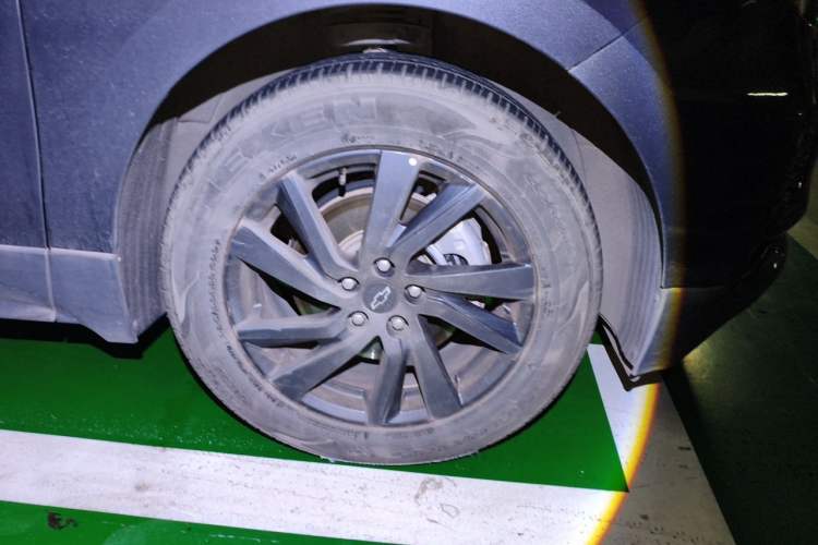 Used Chevrolet Equinox 2021 550T RS Smart Boundary-Pushing Edition Right Front Wheel Hub
