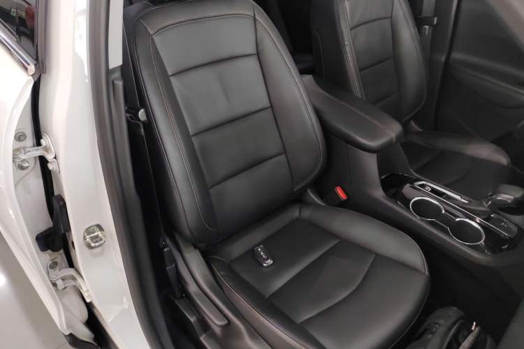 Used Chevrolet Equinox 2021 535T Yujie Edition Right Front Seat
